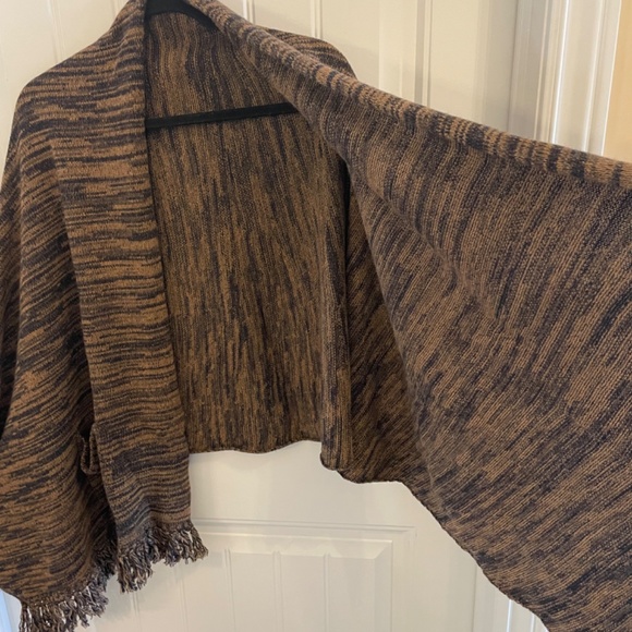 Club Monaco Sweater Wrap - Picture 3 of 10